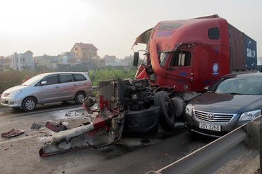 Lại xảy ra tai nạn nghiêm trọng trên đường vành đai 3