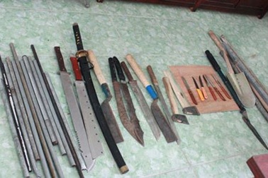 Bắt nhóm côn đồ “nhí” mang hung khí đi hỗn chiến