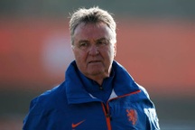 Guus Hiddink có mặt ở London, đàm phán hợp đồng với Chelsea