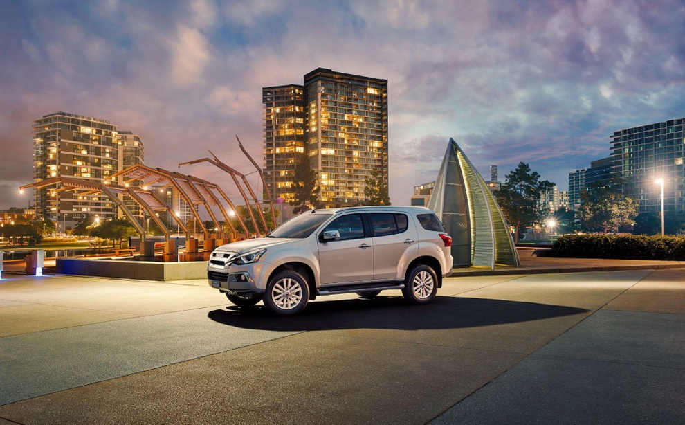 Sẵn sàng vượt qua đại dịch cùng bán tải Isuzu All New D-MAX và SUV mu-X - 6 Sẵn sàng vượt qua đại dịch cùng bán tải Isuzu All New D-MAX và SUV mu-X - 6