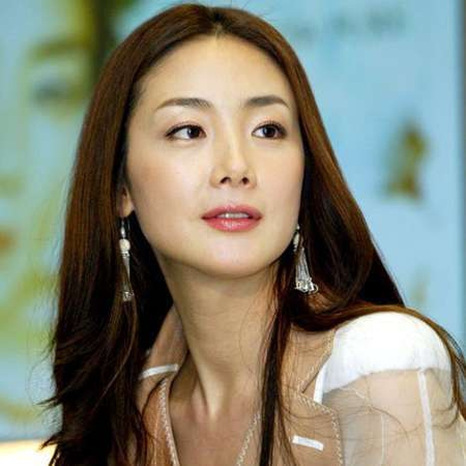 Hôn nhân viên mãn với chồng kém 9 tuổi khiến Choi Ji Woo ngày càng trẻ đẹp! - 6 Hôn nhân viên mãn với chồng kém 9 tuổi khiến Choi Ji Woo ngày càng trẻ đẹp! - 6