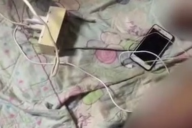 Bị điện giật tử vong vì nằm ngủ cạnh smartphone đang cắm sạc