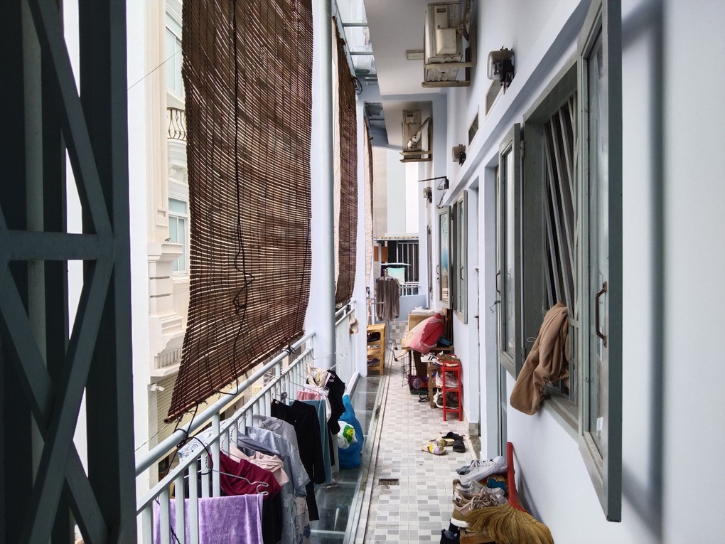 Cô gái kiệt sức trước vụ cháy 56 người chết, ám ảnh về hành lang khu trọ... - 2 Cô gái kiệt sức trước vụ cháy 56 người chết, ám ảnh về hành lang khu trọ... - 2