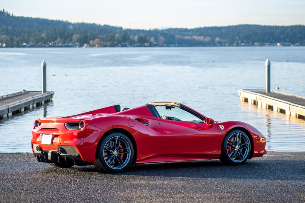 Người yêu ô tô tiếc cho hàng hiếm Ferrari 488 Spider phủ bụi tại Hà Nội - 3 Người yêu ô tô tiếc cho hàng hiếm Ferrari 488 Spider phủ bụi tại Hà Nội - 3
