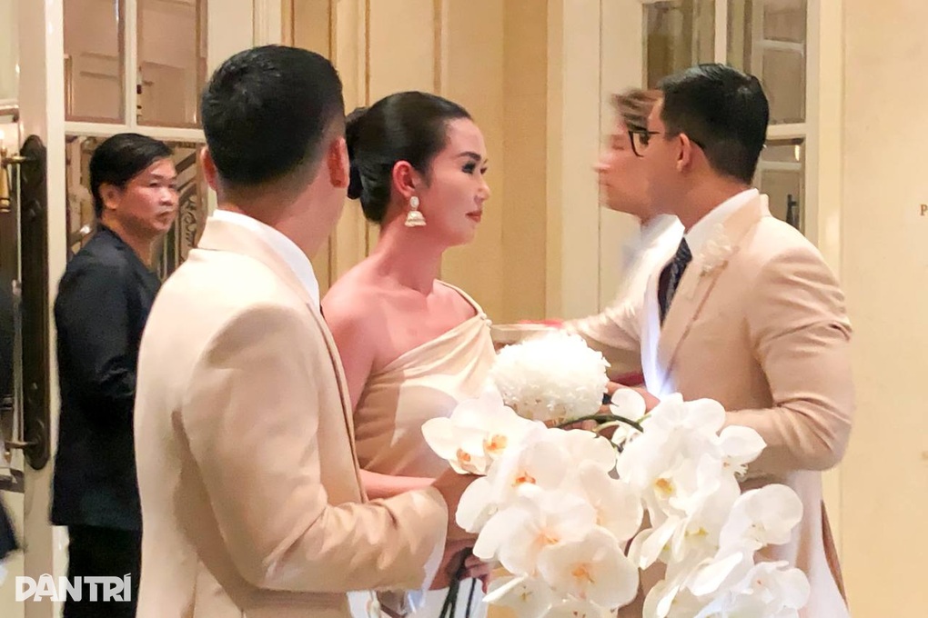 Thanh Hằng và chồng nhạc trưởng xuất hiện sau tiệc cưới xa hoa gây chú ý - 3