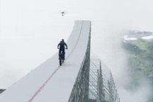 500 cú nhảy dù, 13.000 cú lao vực: Tom Cruise mạo hiểm tính mạng vì phim