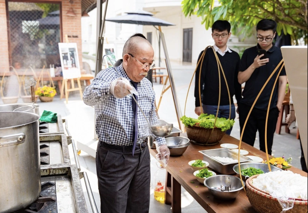 Ông chủ Phở Thìn nói về truyền nhân Hải Trung: Chém gió khủng khiếp - 2 Ông chủ Phở Thìn nói về truyền nhân Hải Trung: Chém gió khủng khiếp - 2
