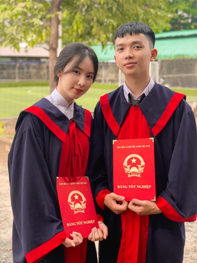 Chuyện tình lãng mạn của cặp đôi “thanh mai trúc mã” học cùng từ lớp 1 tới khi tốt nghiệp cấp 3 - Ảnh 2. Chuyện tình lãng mạn của cặp đôi “thanh mai trúc mã” học cùng từ lớp 1 tới khi tốt nghiệp cấp 3 - Ảnh 2.
