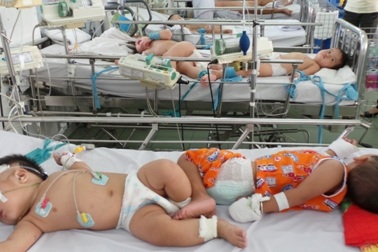 TPHCM: Bệnh viện quá tải vì “dịch chồng dịch”