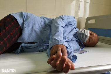 Hai mẹ con cùng mắc ung thư, người mẹ khóc "đã cố hết sức rồi..."