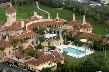 Nghị sĩ Mỹ đòi ông Trump công khai khách mời tại “Nhà Trắng mùa đông”