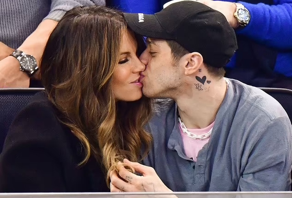 Kim Kardashian và loạt người tình bốc lửa của tay chơi Pete Davidson - 5 Kim Kardashian và loạt người tình bốc lửa của tay chơi Pete Davidson - 5