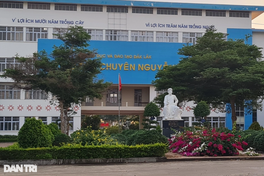 1 chọi 10 vào lớp chuyên Tiếng Anh tại Đắk Lắk - 1 1 chọi 10 vào lớp chuyên Tiếng Anh tại Đắk Lắk - 1