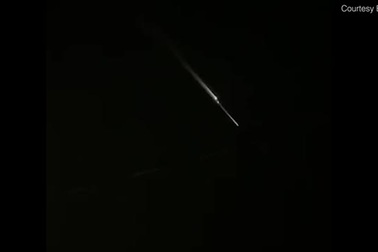 Vật thể bay bí ẩn như cầu lửa xuất hiện trên bầu trời Mỹ