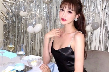 Phẫu thuật hàng trăm lần từ khi 16 tuổi để luôn có vẻ ngoài hoàn hảo