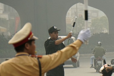 Hình ảnh 200 cảnh sát cơ động xuống đường điều khiển giao thông