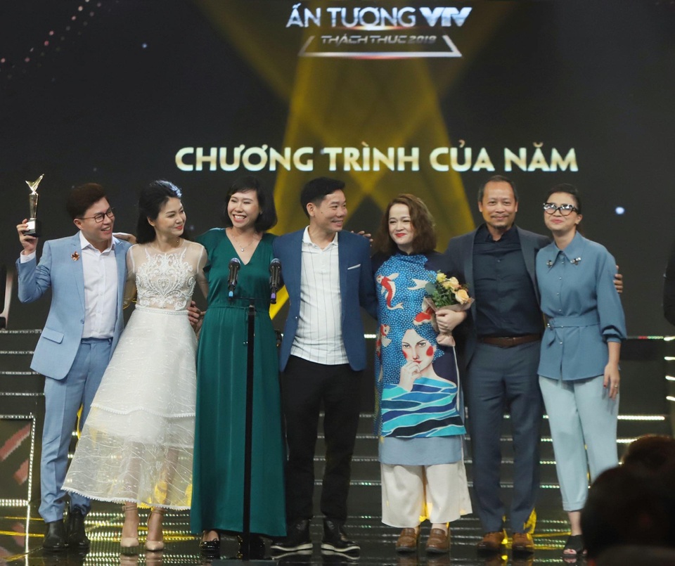Biên đạo múa Phùng Khải: “Tết chỉ muốn ngủ, nhưng thương mẹ ở quê nên lại chạy về...” - 4 Biên đạo múa Phùng Khải: “Tết chỉ muốn ngủ, nhưng thương mẹ ở quê nên lại chạy về...” - 4