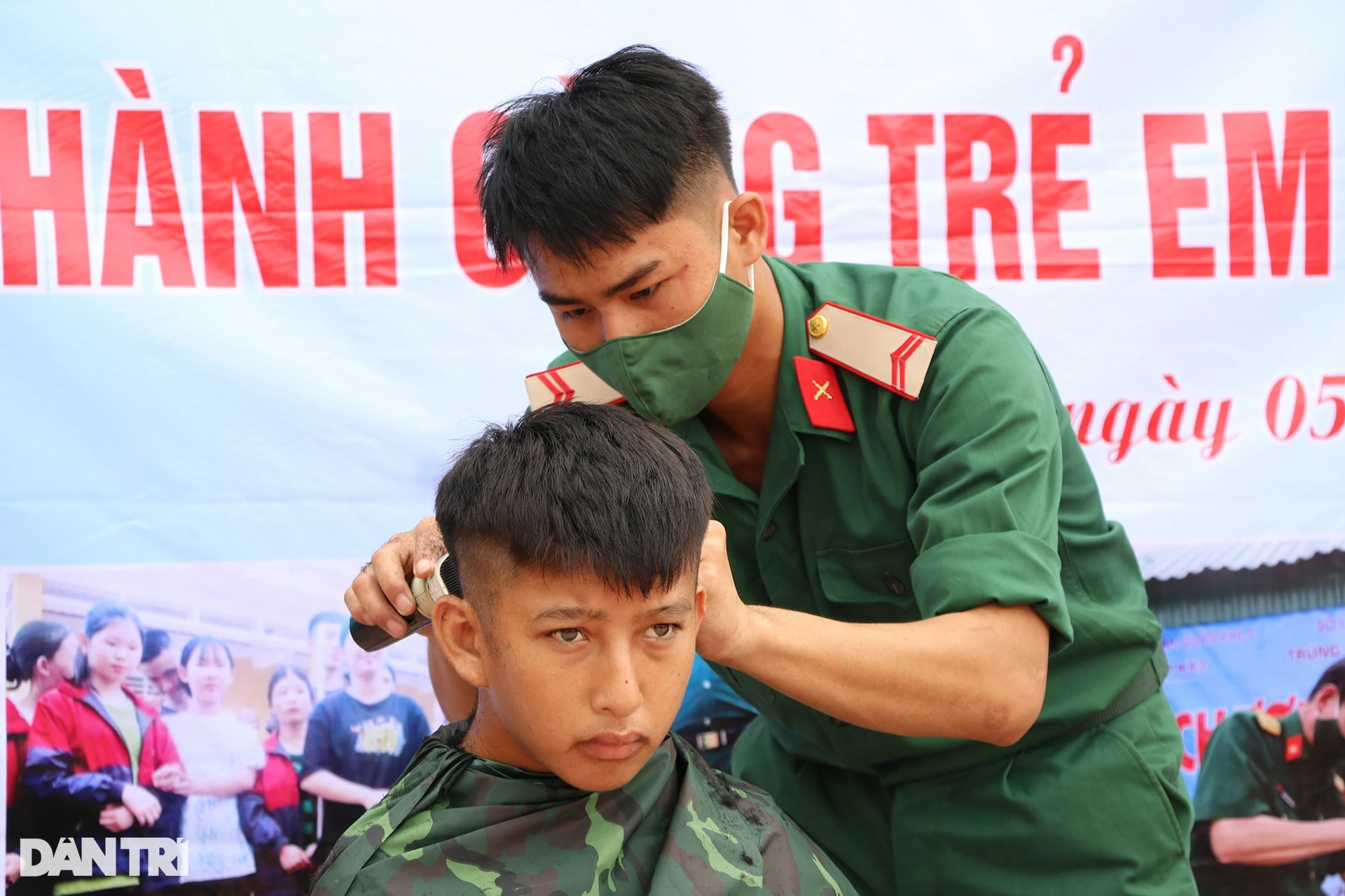 Lễ khai giảng ở ngôi trường đặc biệt, bố mẹ bỏ công việc cả tuần theo con - 17 Lễ khai giảng ở ngôi trường đặc biệt, bố mẹ bỏ công việc cả tuần theo con - 17