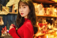 Thiếu nữ Sài thành xinh đẹp đón mùa Giáng sinh