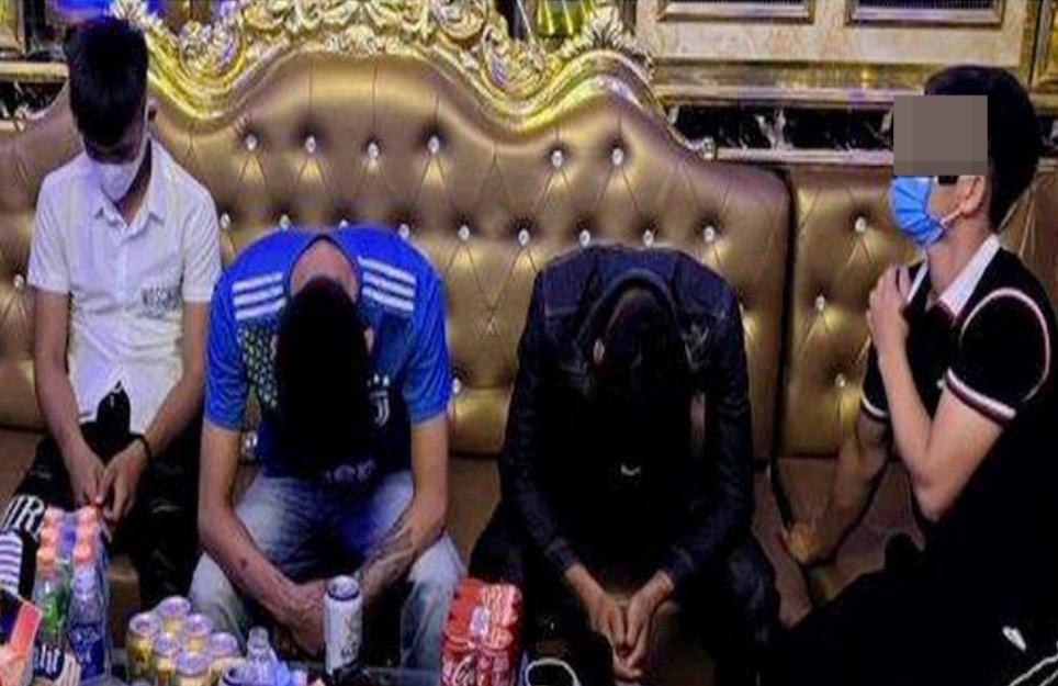 Nam thanh nữ tú đi đập đá, về trụ sở công an vẫn đang phê - 1