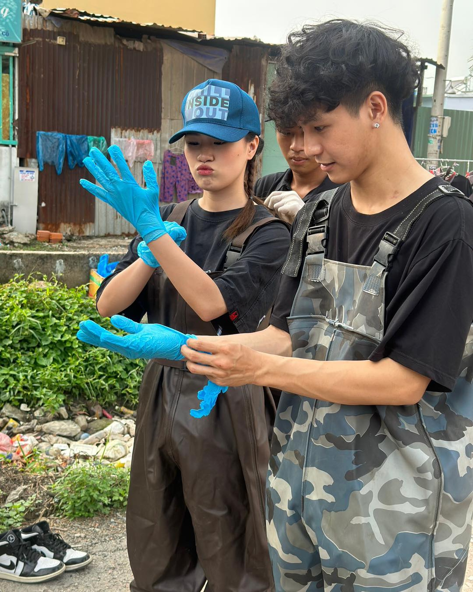 Nhóm bạn trẻ dụ Hoa hậu Thùy Tiên, ca sĩ Nhật Kim Anh... lội cống - 14 Nhóm bạn trẻ dụ Hoa hậu Thùy Tiên, ca sĩ Nhật Kim Anh... lội cống - 14