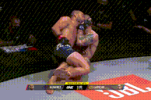 Tưởng knock-out đối thủ, võ sĩ bật khóc khi bất ngờ bị xử thua