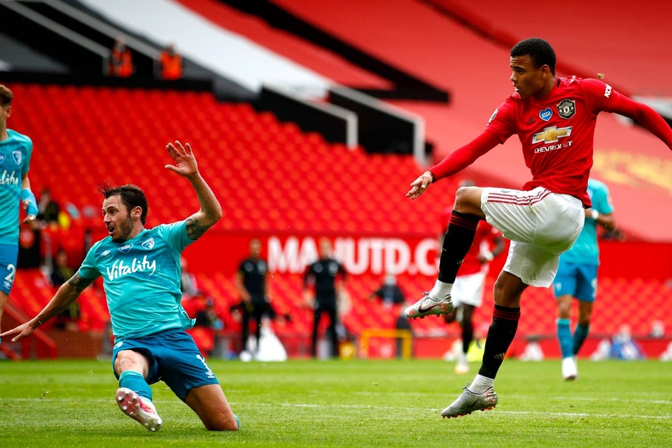 Những khoảnh khắc thăng hoa của hàng công Man Utd trước Bournemouth - 7 Những khoảnh khắc thăng hoa của hàng công Man Utd trước Bournemouth - 7