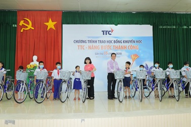 35 năm đồng hành trao học bổng nâng bước thành công