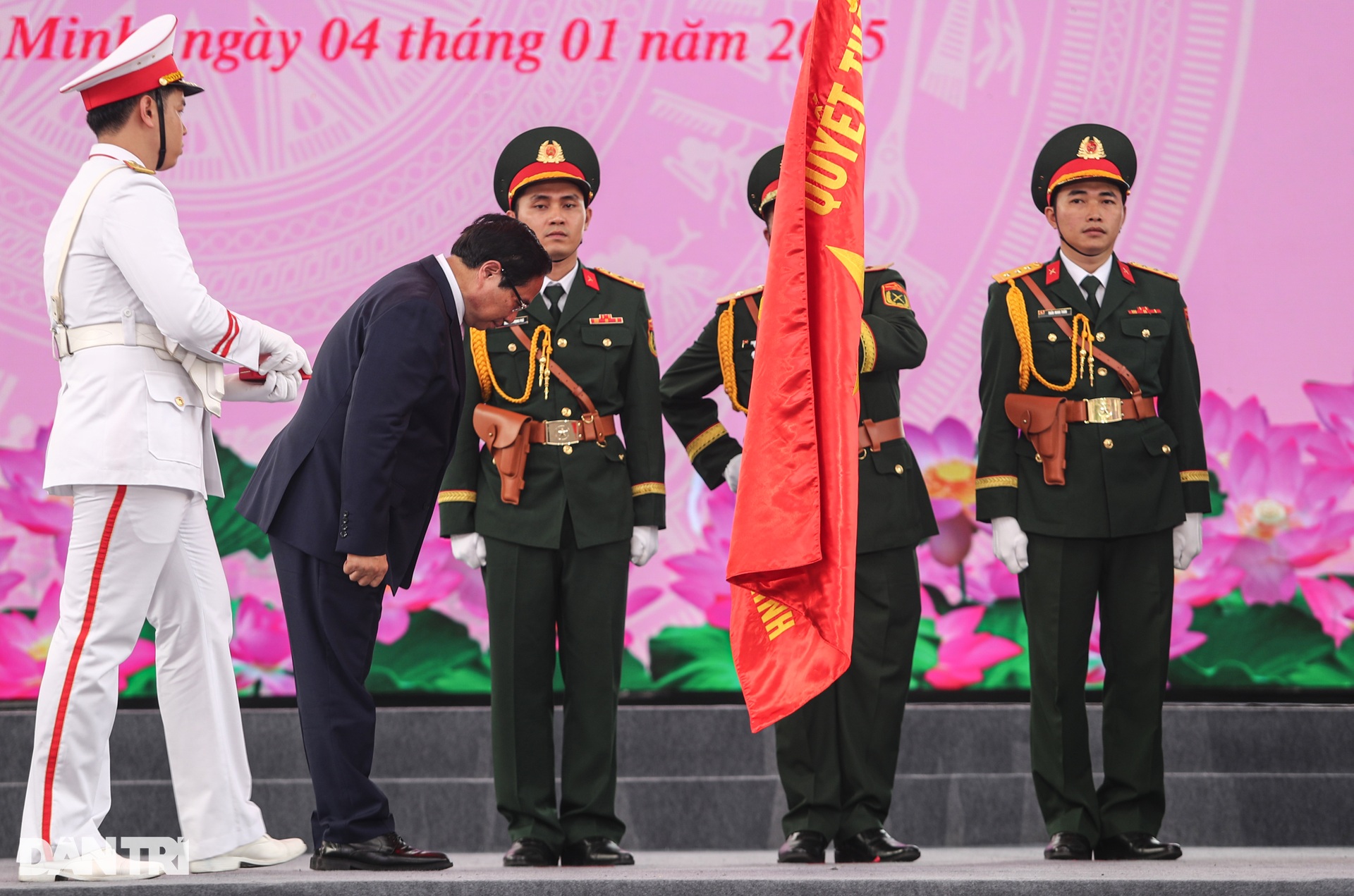 Lực lượng vũ trang TPHCM được phong tặng danh hiệu Anh hùng lần thứ 3 - 5 Lực lượng vũ trang TPHCM được phong tặng danh hiệu Anh hùng lần thứ 3 - 5