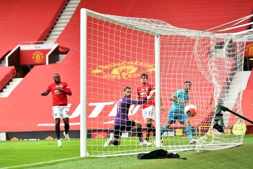 Man Utd 5-2 Bournemouth: Hàng công “Quỷ đỏ” thăng hoa rực rỡ - 13 Man Utd 5-2 Bournemouth: Hàng công “Quỷ đỏ” thăng hoa rực rỡ - 13