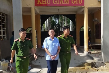 Bắt đối tượng vu khống Bí thư huyện ủy vi phạm đạo đức, tham ô