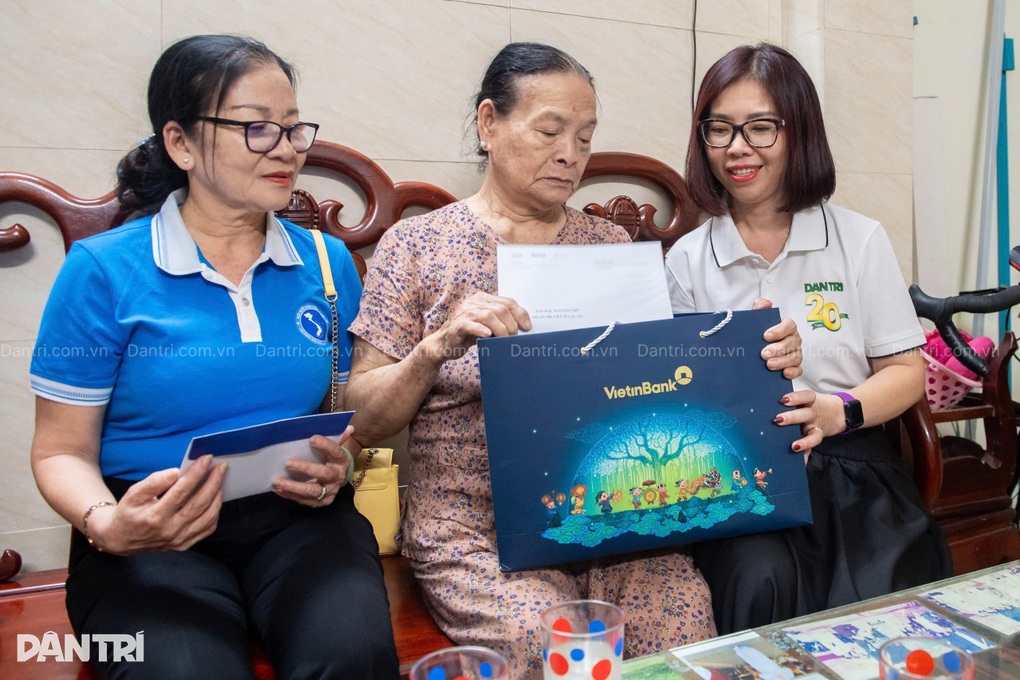 Những món quà tình nghĩa gửi đến các mẹ liệt sỹ hy sinh ở Gạc Ma - 3 Những món quà tình nghĩa gửi đến các mẹ liệt sỹ hy sinh ở Gạc Ma - 3