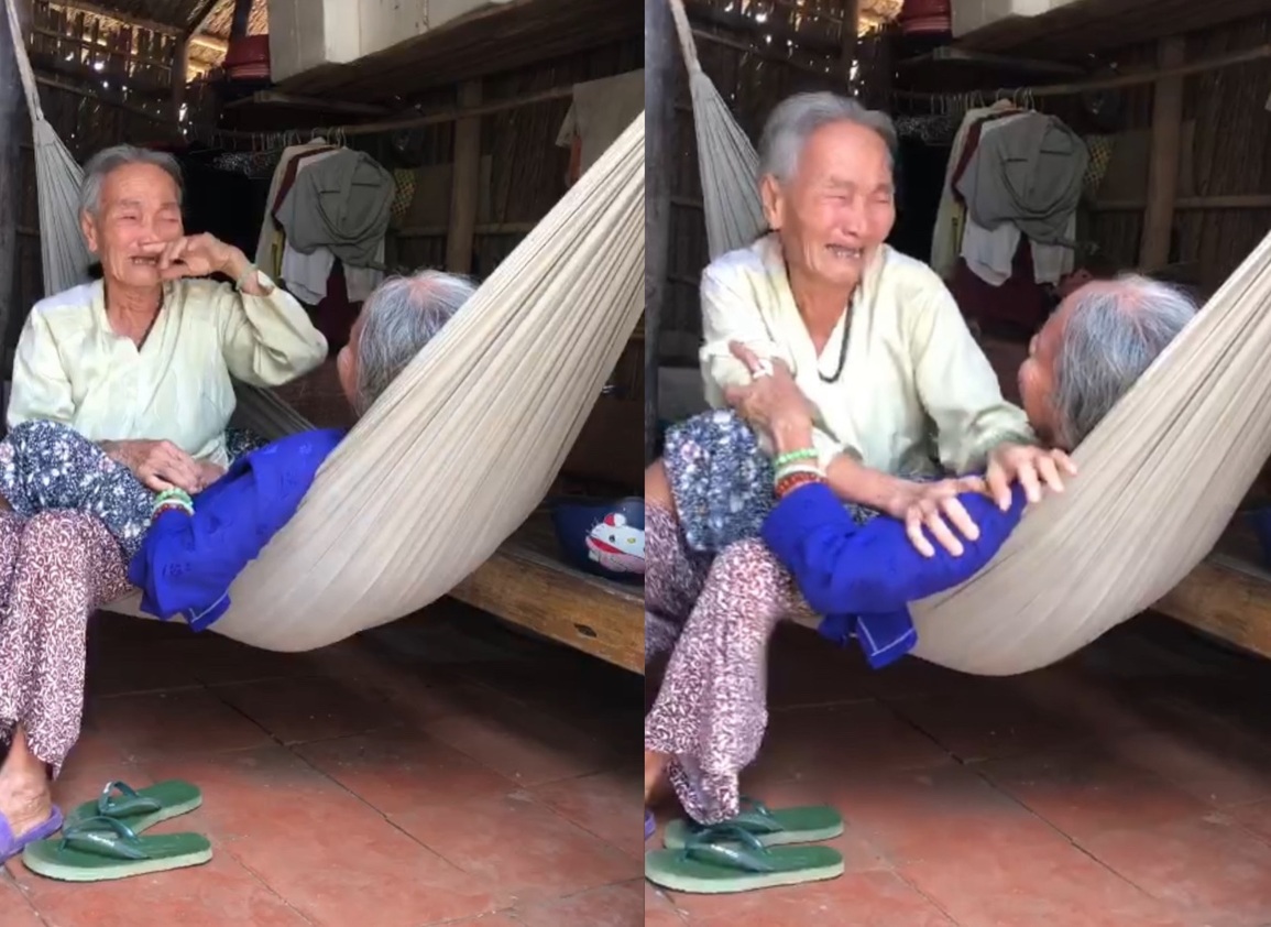 Hai cụ bà U90 ở Sóc Trăng ôm nhau khóc nức nở, hội ngộ sau 3 tháng dịch - 1 Hai cụ bà U90 ở Sóc Trăng ôm nhau khóc nức nở, hội ngộ sau 3 tháng dịch - 1