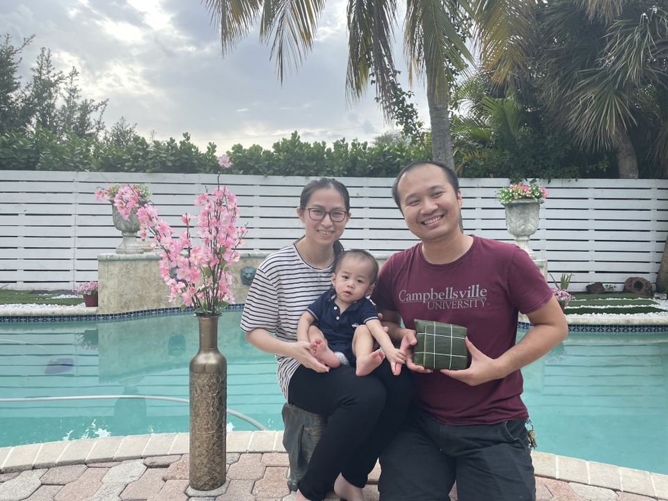 Người Việt ở Mỹ gói bánh chưng đón Tết giữa thời dịch Covid-19 - 8 Người Việt ở Mỹ gói bánh chưng đón Tết giữa thời dịch Covid-19 - 8