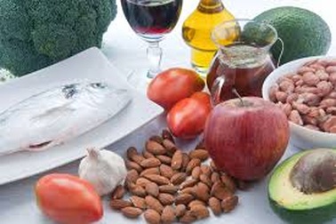 Người bị cholesterol máu cao có cần kiêng lòng đỏ trứng tuyệt đối?