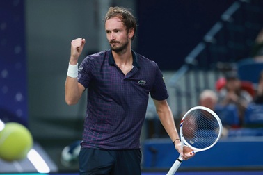 Medvedev thắng De Minaur, vào bán kết Thượng Hải Masters