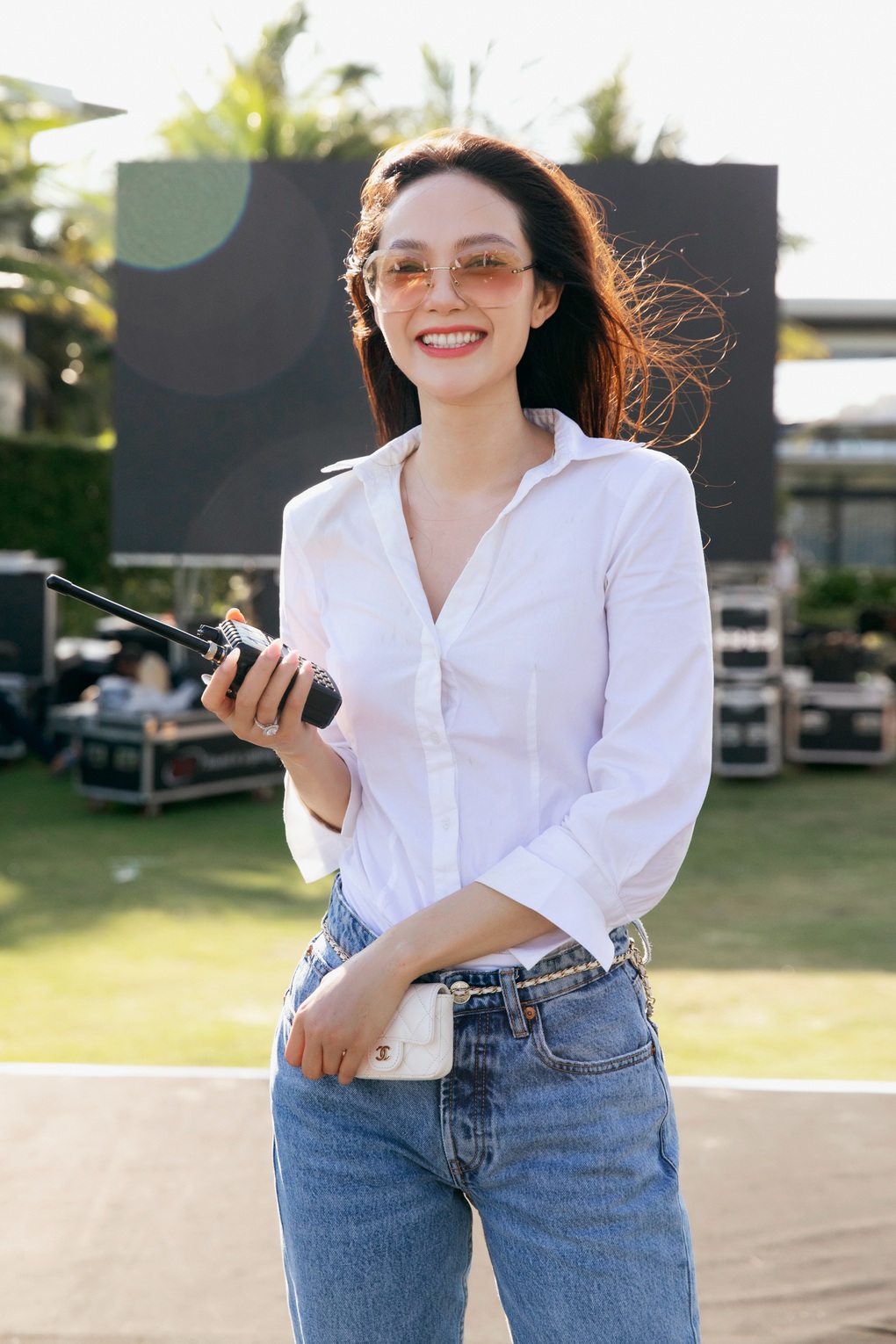 Đông Nhi trùm kín mít đến giúp Minh Hằng chuẩn bị cho đám cưới - 3 Đông Nhi trùm kín mít đến giúp Minh Hằng chuẩn bị cho đám cưới - 3