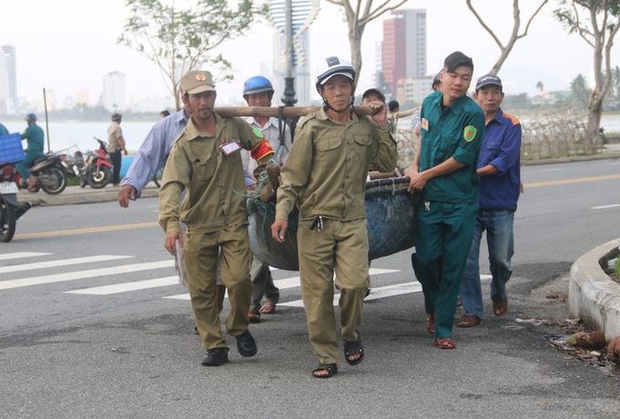 Đà Nẵng yêu cầu người dân nghỉ làm, không ra khỏi nhà từ 12h ngày 14/11 - Ảnh 1. Đà Nẵng yêu cầu người dân nghỉ làm, không ra khỏi nhà từ 12h ngày 14/11 - Ảnh 1.