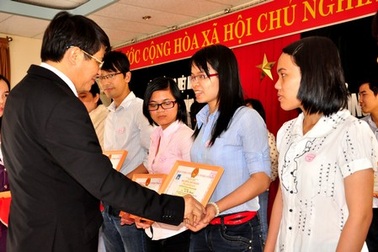 Quảng Nam: Trao 445 suất học bổng đến HS, SV nghèo học giỏi