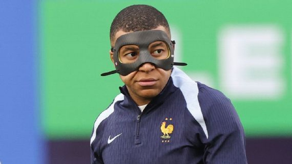 Mbappe đổi mặt nạ, ghi hai bàn trong trận đấu tập của đội tuyển Pháp - 1 Mbappe đổi mặt nạ, ghi hai bàn trong trận đấu tập của đội tuyển Pháp - 1