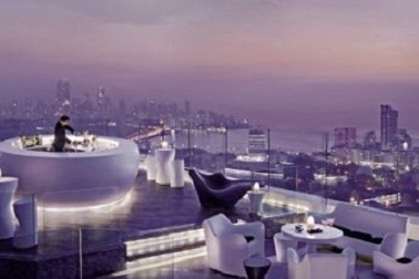 Tận hưởng vẻ đẹp của những bể bơi trên nóc khách sạn 