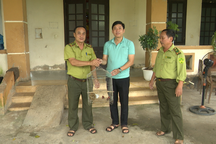 Cu li nhỏ quý hiếm đi lạc vào nhà dân