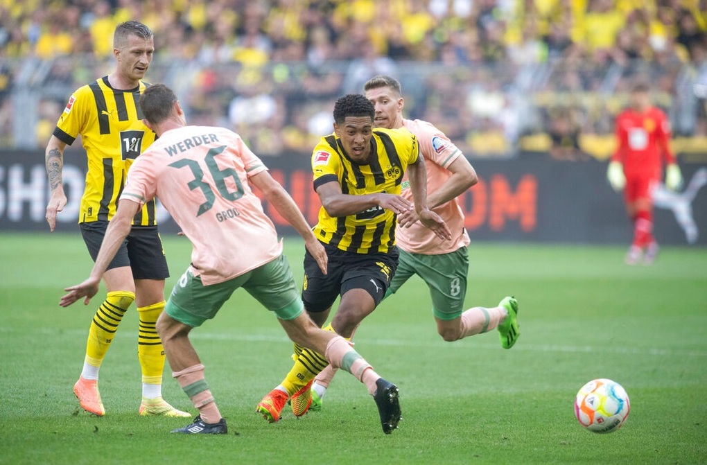 Thua liên tiếp 3 bàn trong 6 phút cuối, Dortmund bị lội ngược dòng khó tin - 1 Thua liên tiếp 3 bàn trong 6 phút cuối, Dortmund bị lội ngược dòng khó tin - 1