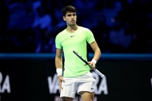 Alcaraz thua Zverev, Medvedev đánh bại Rublev