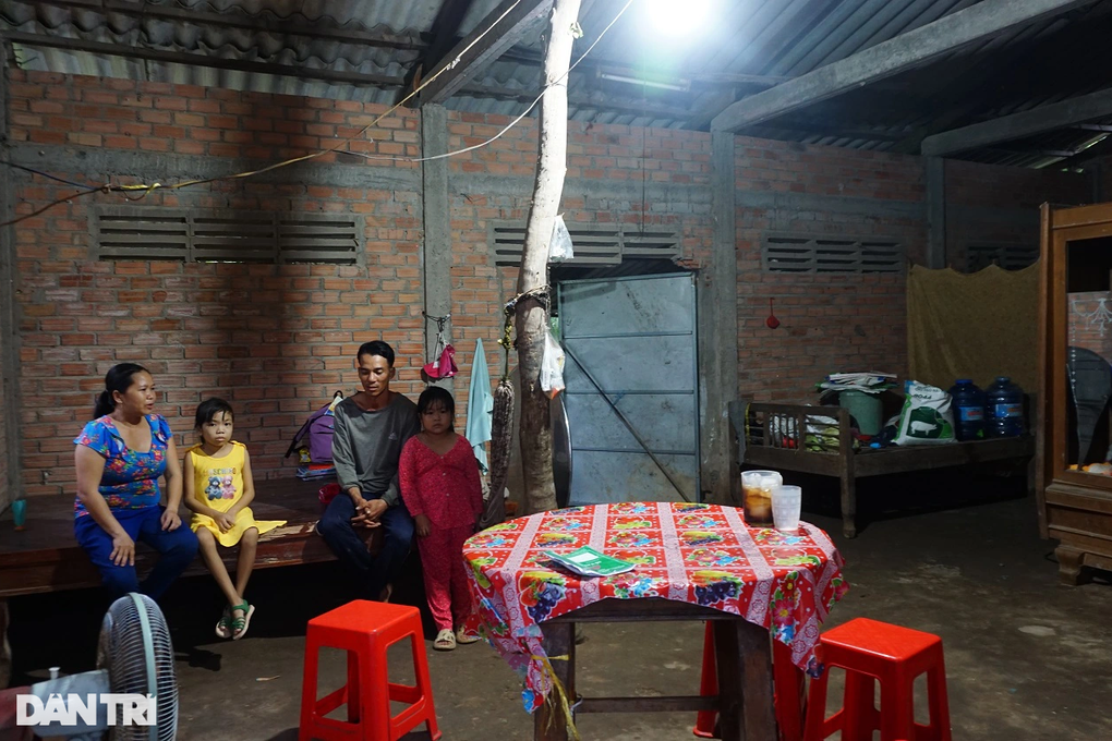 Con gái nhỏ mắc bệnh hiểm đến biến dạng, mẹ đau đớn xin bạn đọc cứu giúp - 4 Con gái nhỏ mắc bệnh hiểm đến biến dạng, mẹ đau đớn xin bạn đọc cứu giúp - 4