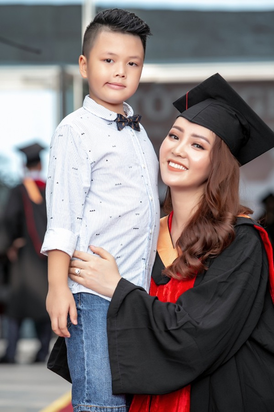 Á hậu Thụy Vân: Bị fan cuồng đeo bám và mặt trái của sự... kín tiếng! - 4 Á hậu Thụy Vân: Bị fan cuồng đeo bám và mặt trái của sự... kín tiếng! - 4