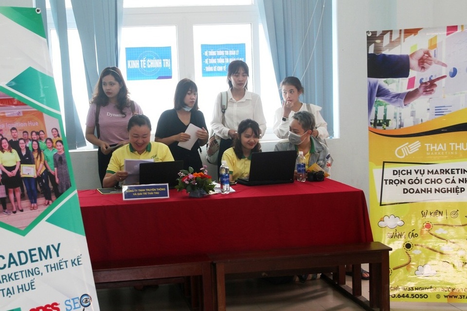 Ngày hội tuyển dụng 2021 tại Huế: Hơn 700 cơ hội việc làm chờ ứng viên - 3 Ngày hội tuyển dụng 2021 tại Huế: Hơn 700 cơ hội việc làm chờ ứng viên - 3