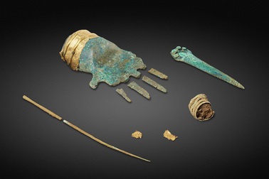 Phát hiện bàn tay kim loại 3.500 năm tuổi trong mộ cổ ở Thụy Sĩ