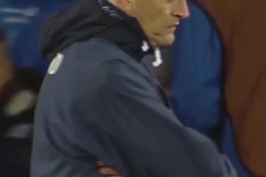 Thắng Kosovo, Iceland giành vé dự World Cup 2018