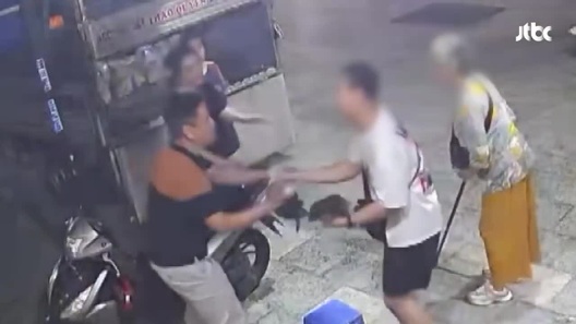 Báo Hàn cảm ơn người đàn ông Việt giúp cụ bà và từ chối nhận 13 triệu đồng